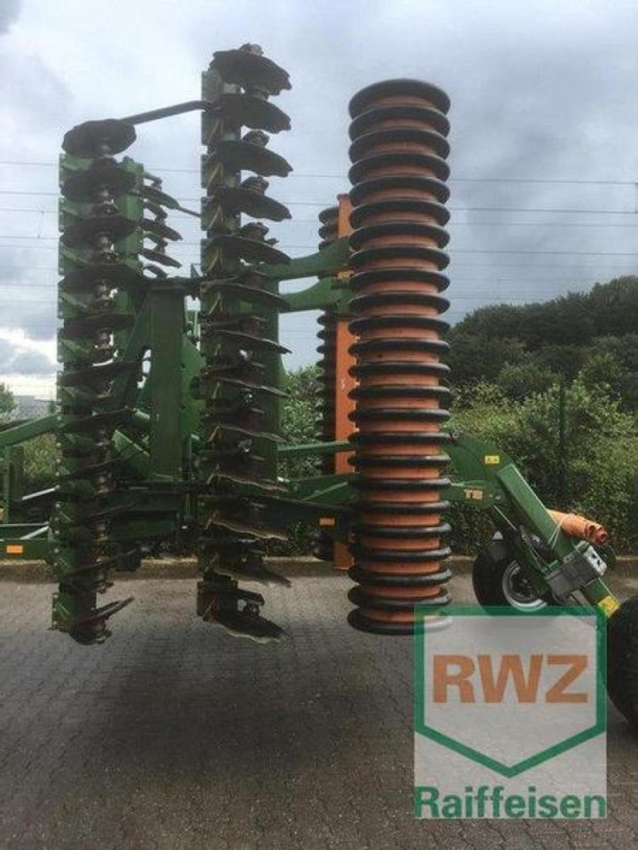 Amazone catros + 6001-2 - Tárcsás borona: 1 kép. Amazone catros + 6001-2 - Tárcsás borona: 1 kép.