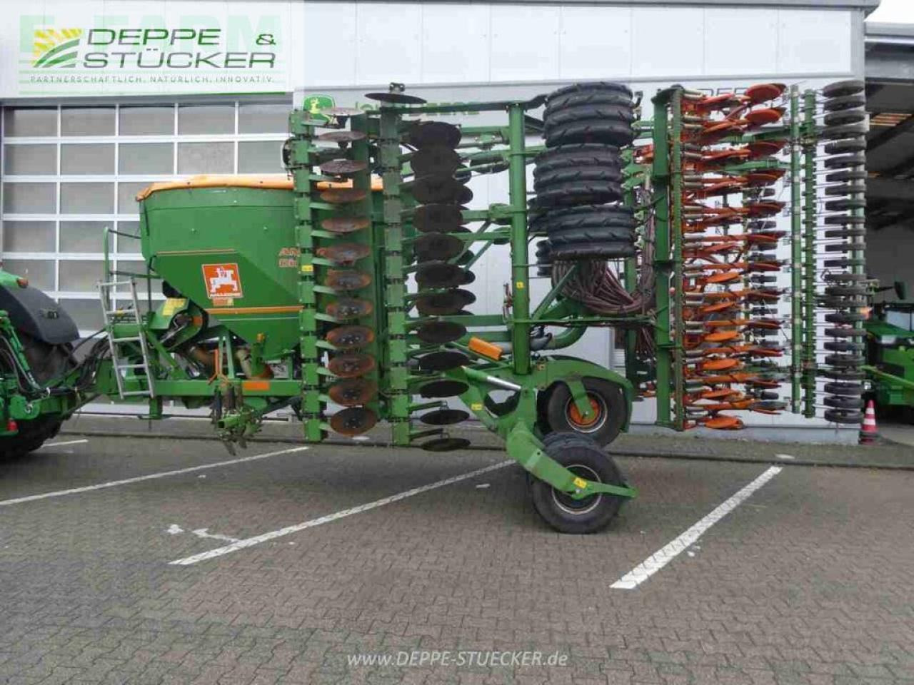 Amazone cirrus 6001 - Szemenkénti vetőgép: 2 kép. Amazone cirrus 6001 - Szemenkénti vetőgép: 2 kép.