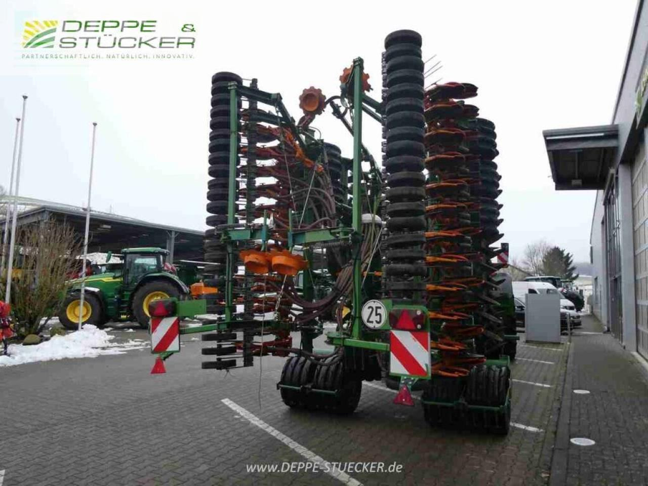 Amazone cirrus 6001 - Szemenkénti vetőgép: 4 kép. Amazone cirrus 6001 - Szemenkénti vetőgép: 4 kép.