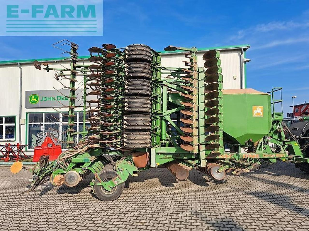 Amazone cirrus 9001 - Szemenkénti vetőgép: 2 kép. Amazone cirrus 9001 - Szemenkénti vetőgép: 2 kép.