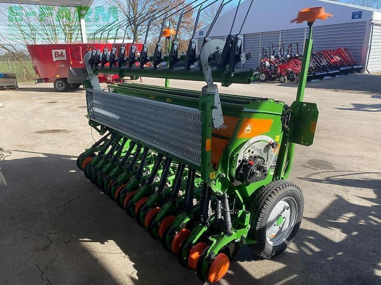 Amazone d9 3000 super - Szemenkénti vetőgép: 3 kép. Amazone d9 3000 super - Szemenkénti vetőgép: 3 kép.