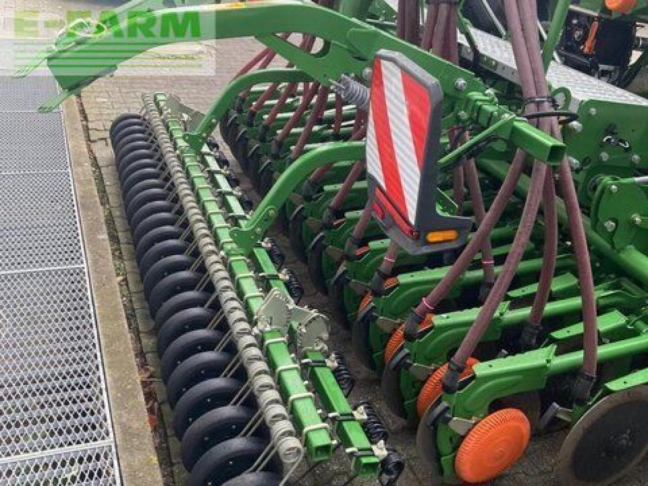 Amazone kg 3001 special + centaya 3000 super - Szemenkénti vetőgép: 5 kép. Amazone kg 3001 special + centaya 3000 super - Szemenkénti vetőgép: 5 kép.