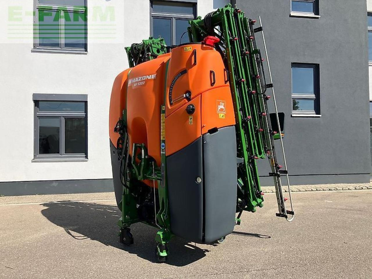 Amazone uf 1302 - Vontatott permetezők: 2 kép. Amazone uf 1302 - Vontatott permetezők: 2 kép.