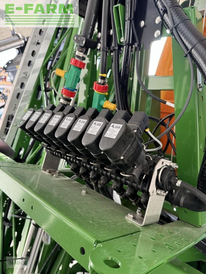 Amazone ug 3000 super - Vontatott permetezők: 4 kép. Amazone ug 3000 super - Vontatott permetezők: 4 kép.