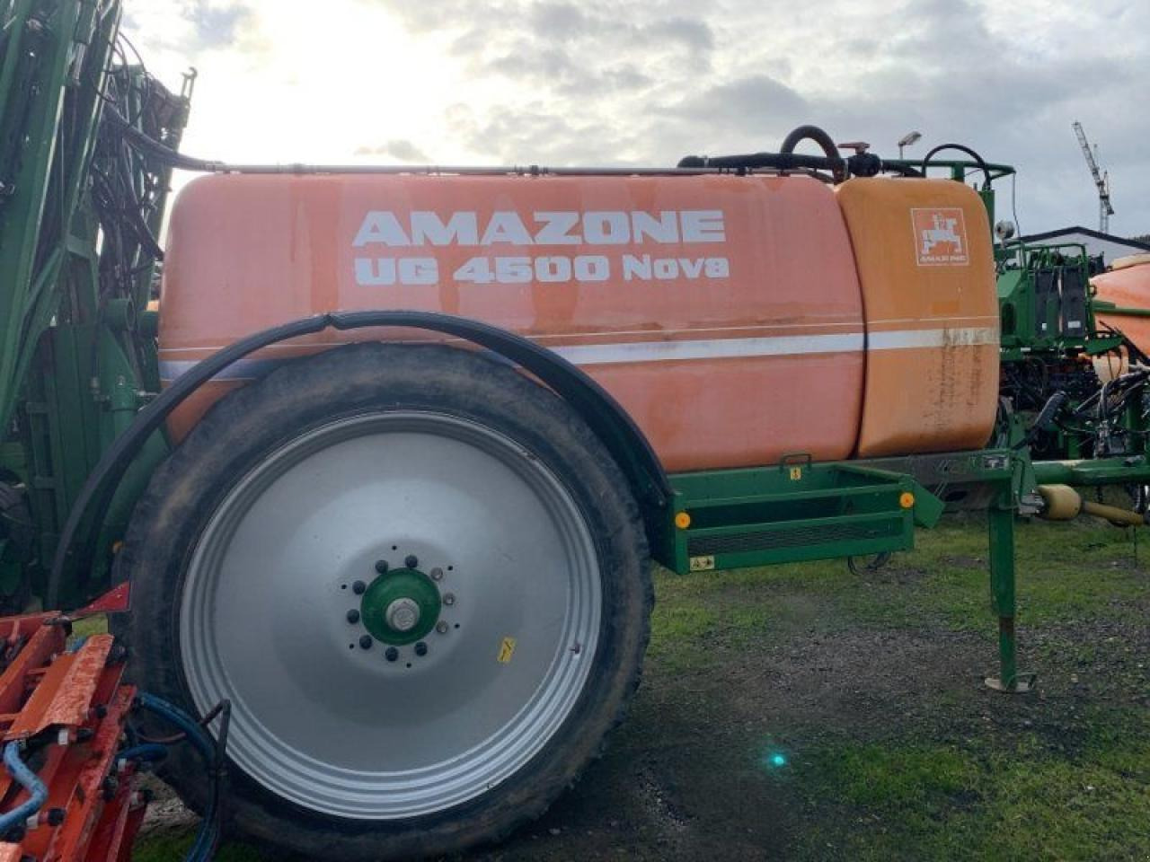 Amazone ug 4500 nova - Vontatott permetezők: 3 kép. Amazone ug 4500 nova - Vontatott permetezők: 3 kép.