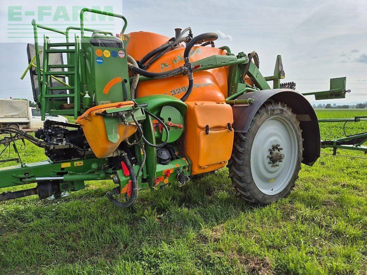 Amazone ux 3200 super - Vontatott permetezők: 2 kép. Amazone ux 3200 super - Vontatott permetezők: 2 kép.