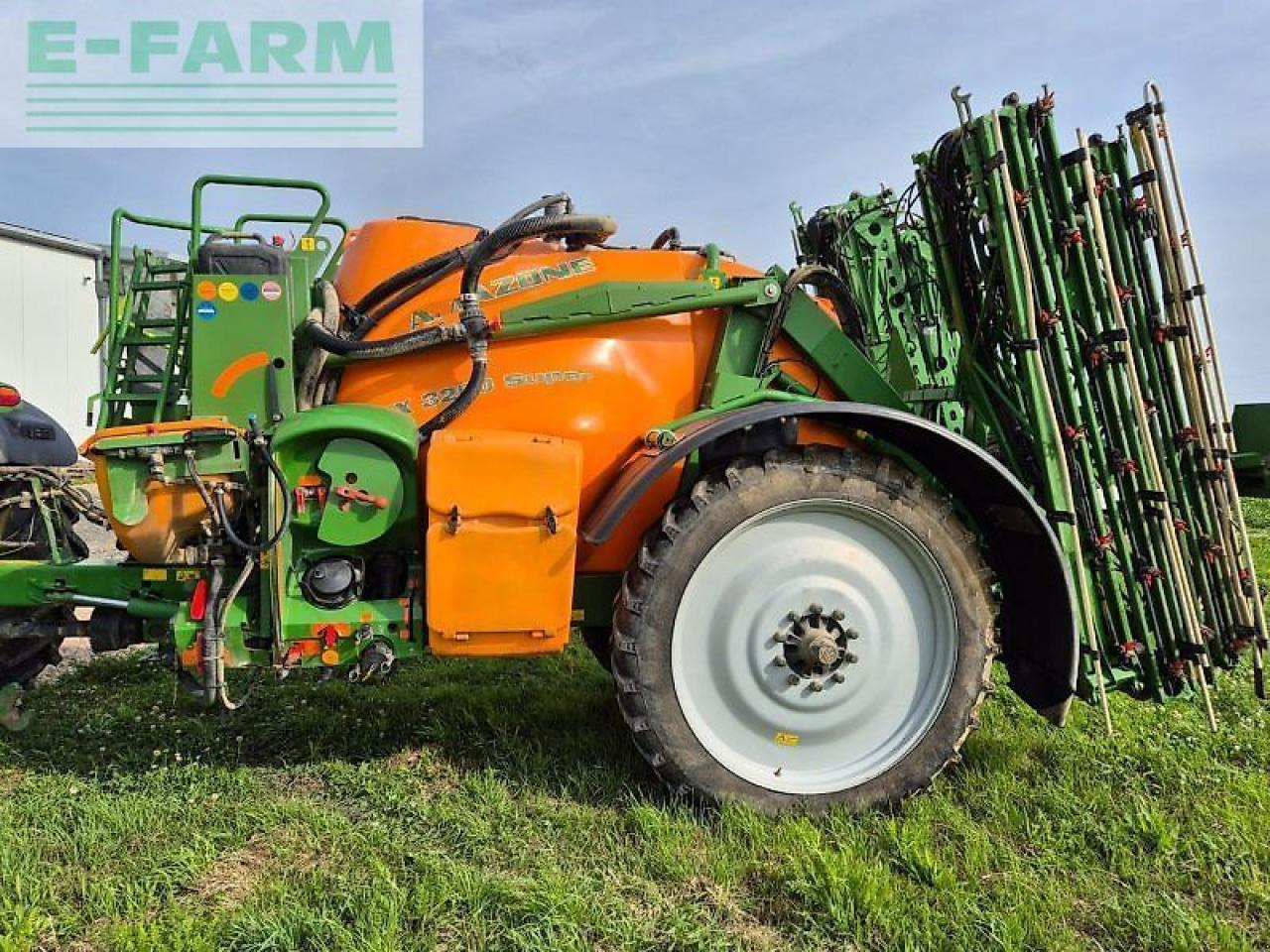 Amazone ux 3200 super - Vontatott permetezők: 3 kép. Amazone ux 3200 super - Vontatott permetezők: 3 kép.