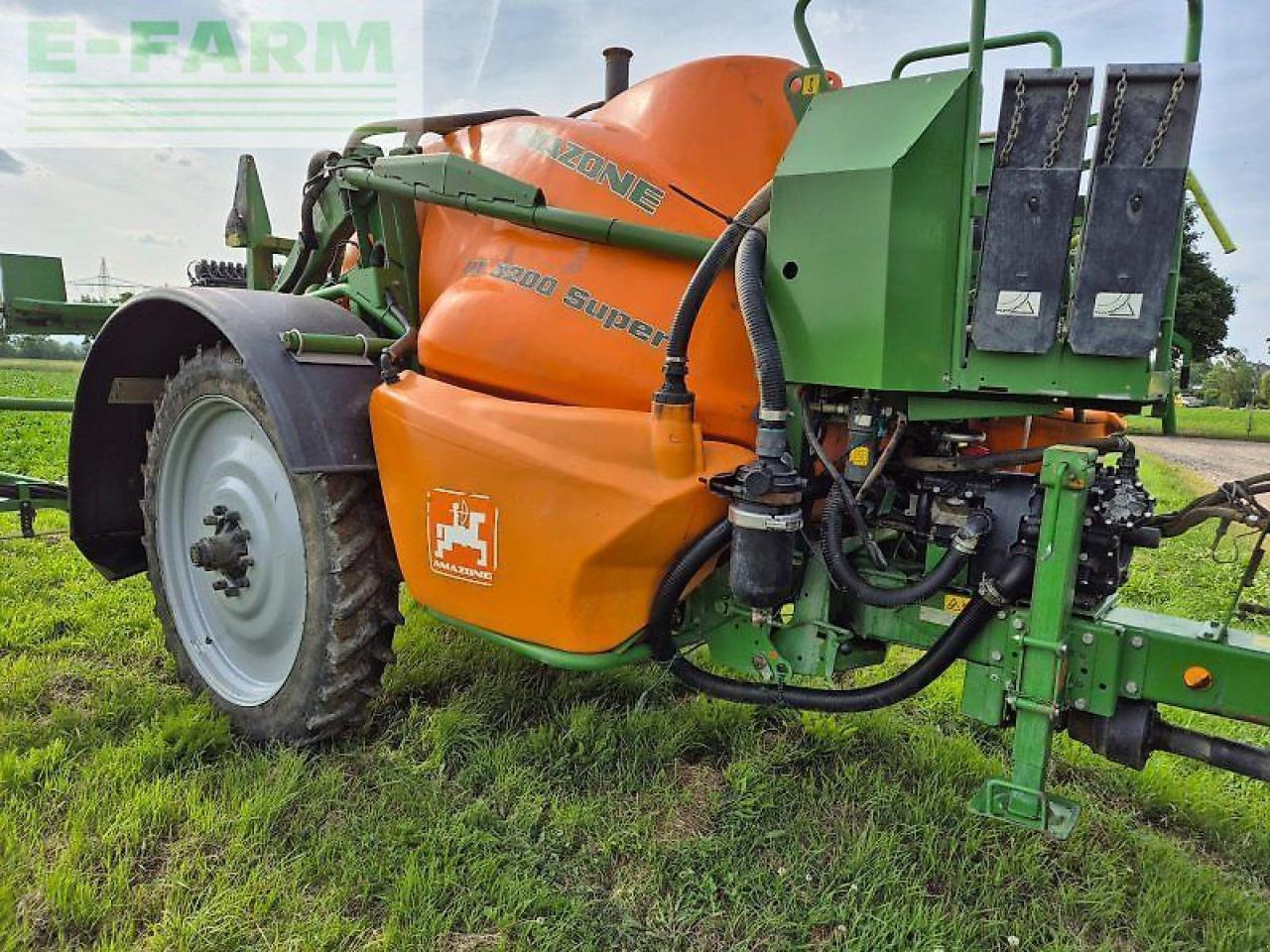 Amazone ux 3200 super - Vontatott permetezők: 1 kép. Amazone ux 3200 super - Vontatott permetezők: 1 kép.