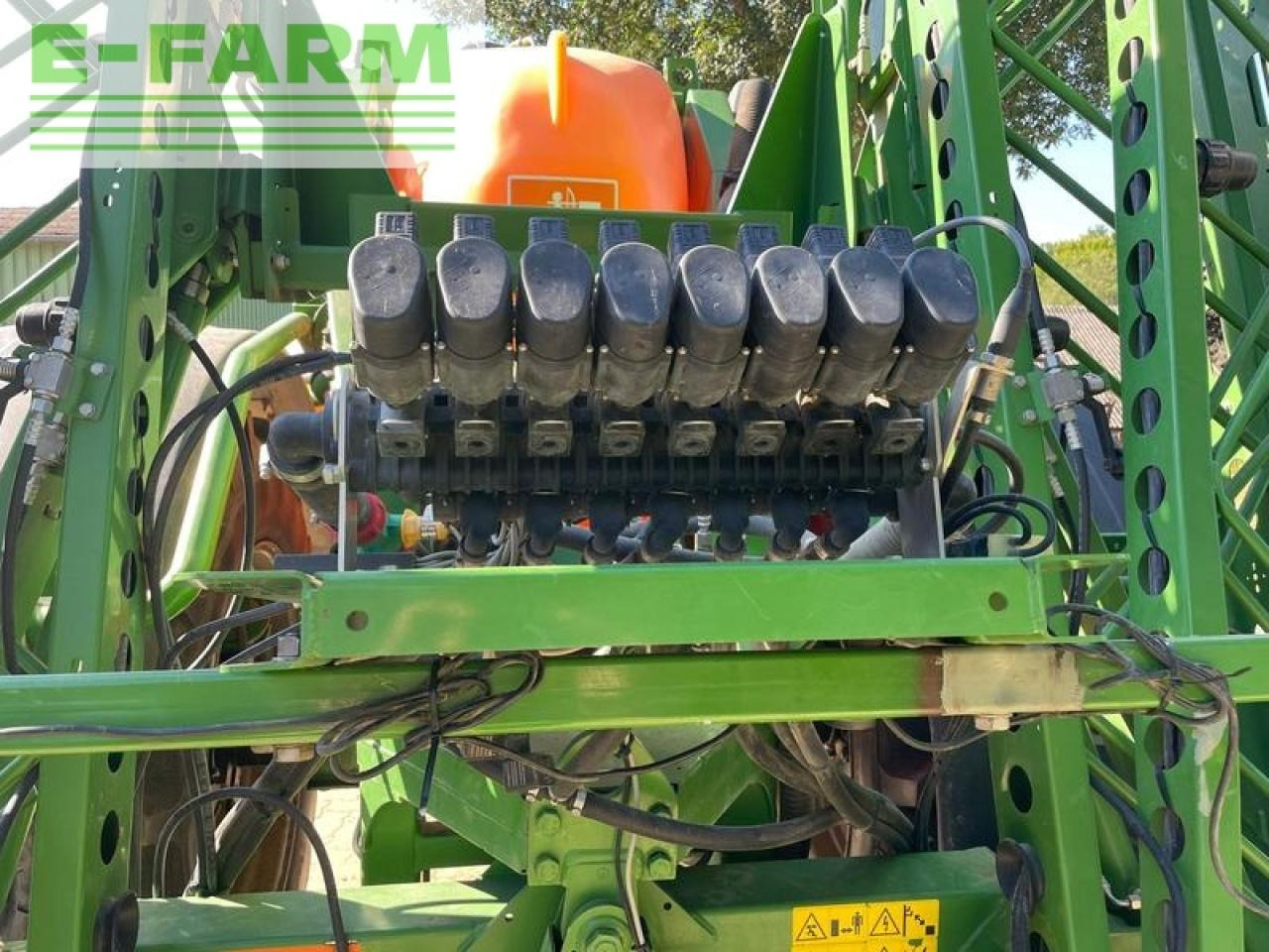 Amazone ux 4200 special - Vontatott permetezők: 3 kép. Amazone ux 4200 special - Vontatott permetezők: 3 kép.