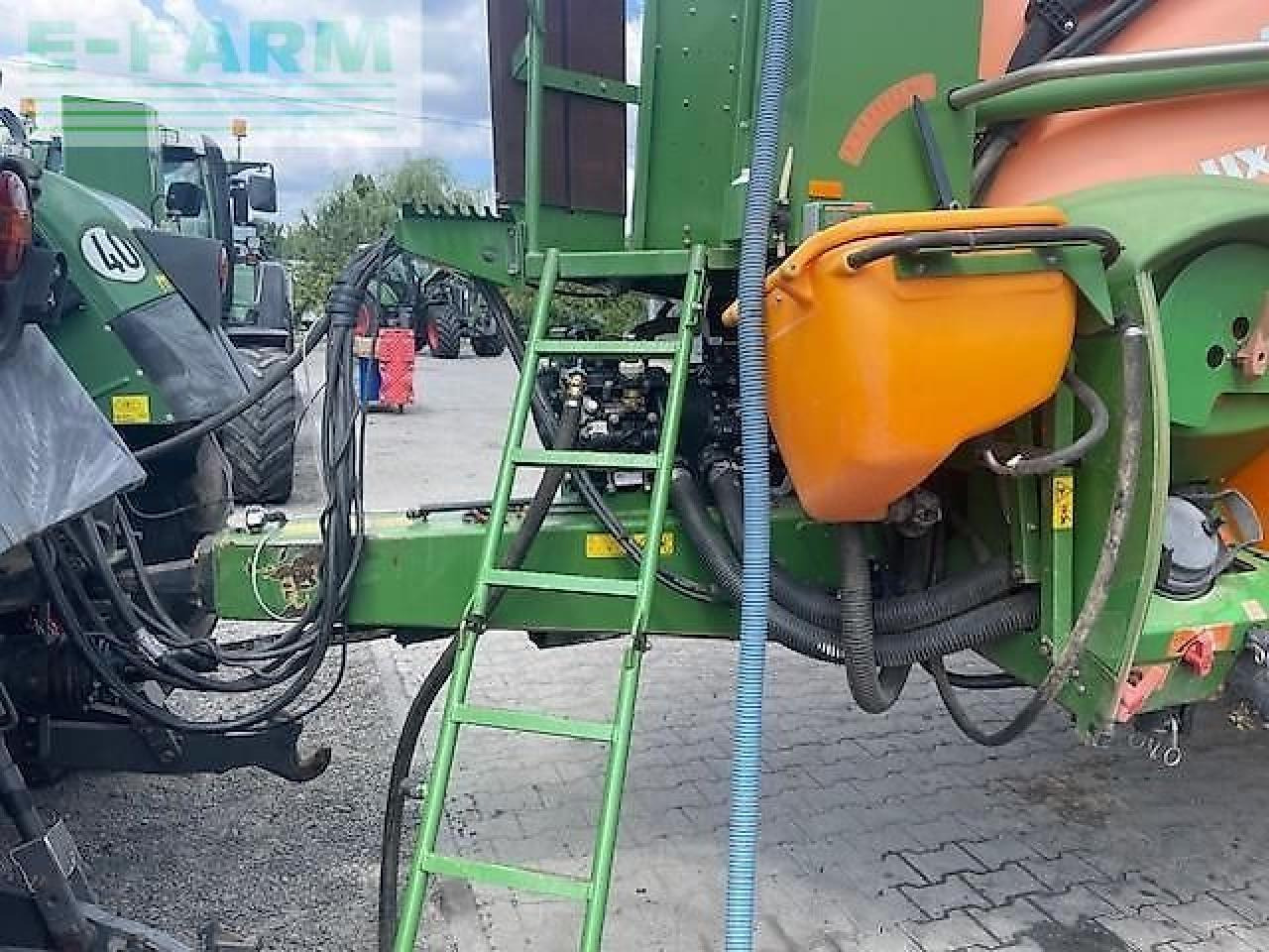 Amazone ux 4200 super - Vontatott permetezők: 5 kép. Amazone ux 4200 super - Vontatott permetezők: 5 kép.