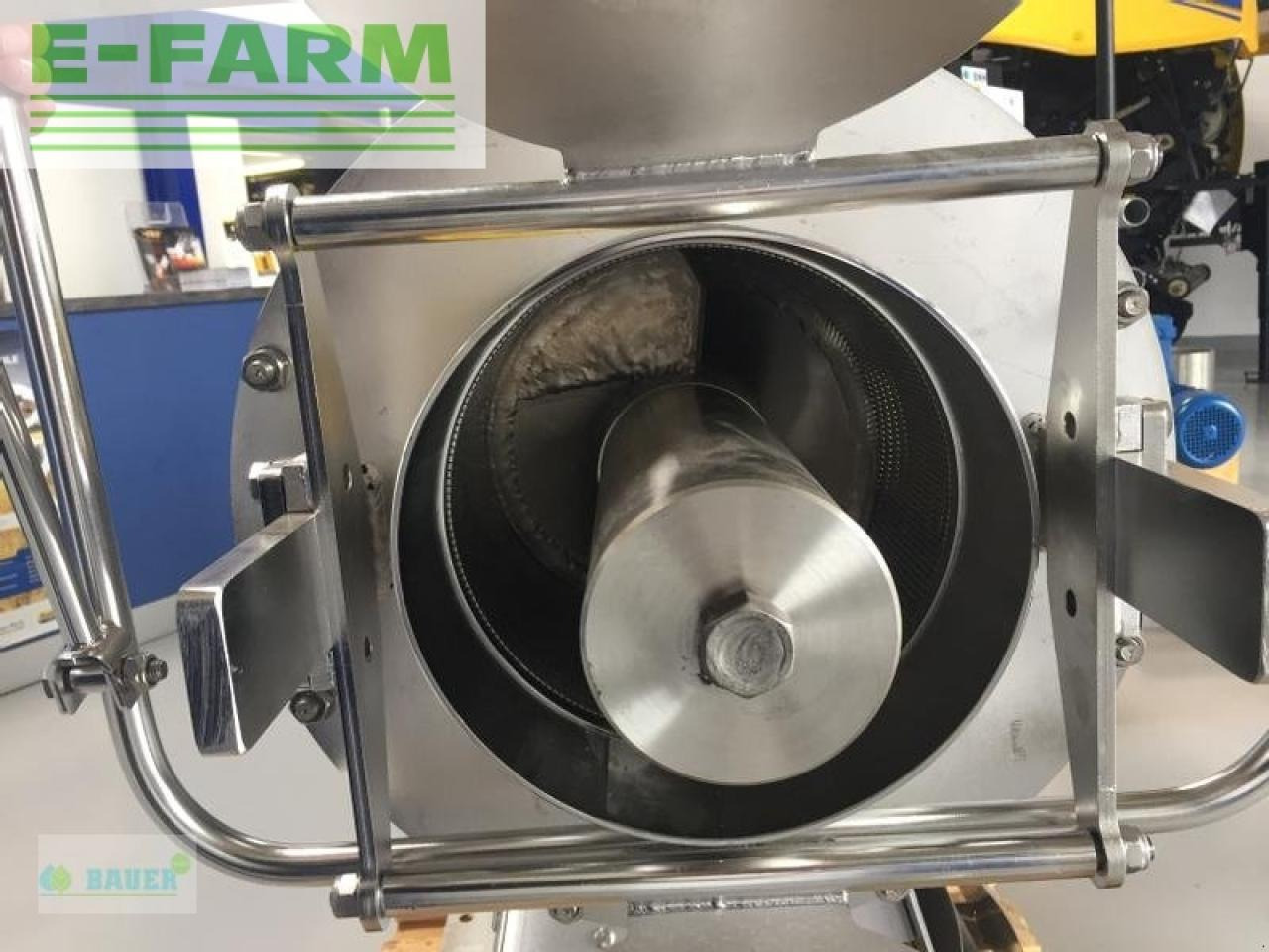 Bauer fan 1.2-520 - Műtrágyaszóró gép: 2 kép. Bauer fan 1.2-520 - Műtrágyaszóró gép: 2 kép.