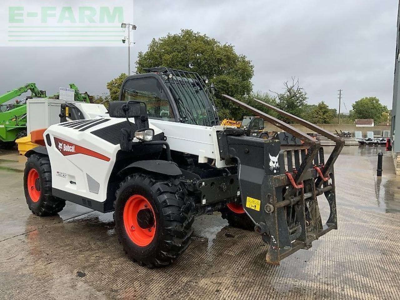 Bobcat 35-105 telehandler (st24208) - Teleszkópos rakodó: 3 kép. Bobcat 35-105 telehandler (st24208) - Teleszkópos rakodó: 3 kép.