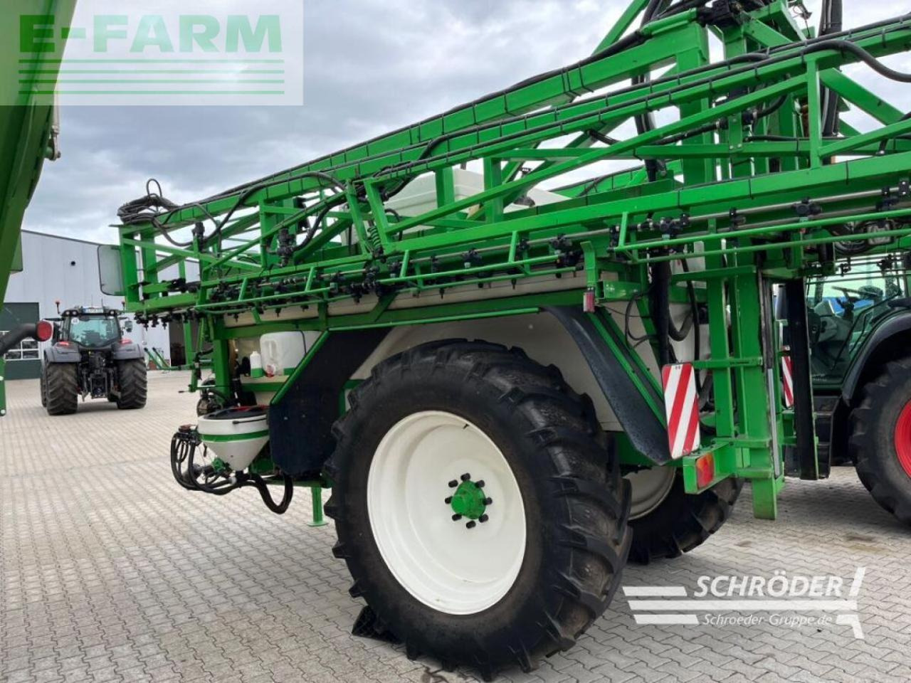 CHD f 5242 - Vontatott permetezők: 4 kép. CHD f 5242 - Vontatott permetezők: 4 kép.