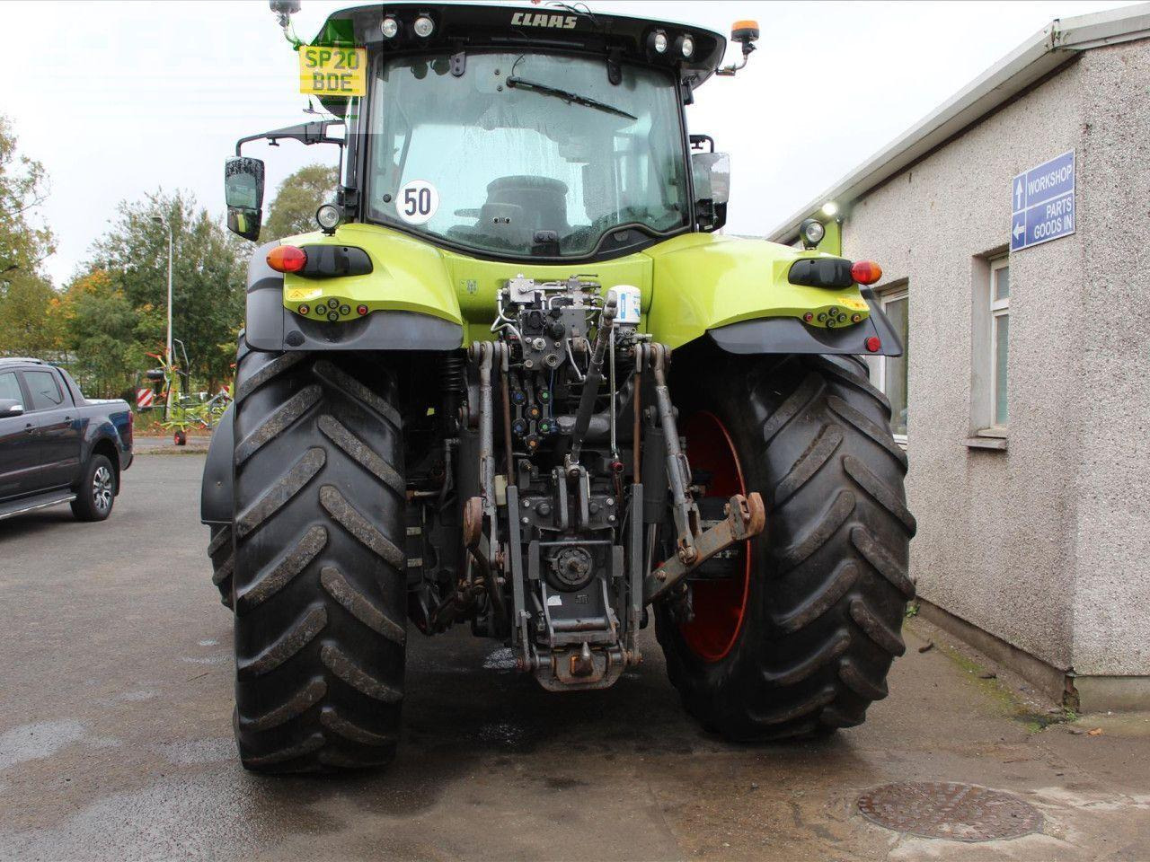 CLAAS AXION 800 - Traktor: 4 kép. CLAAS AXION 800 - Traktor: 4 kép.