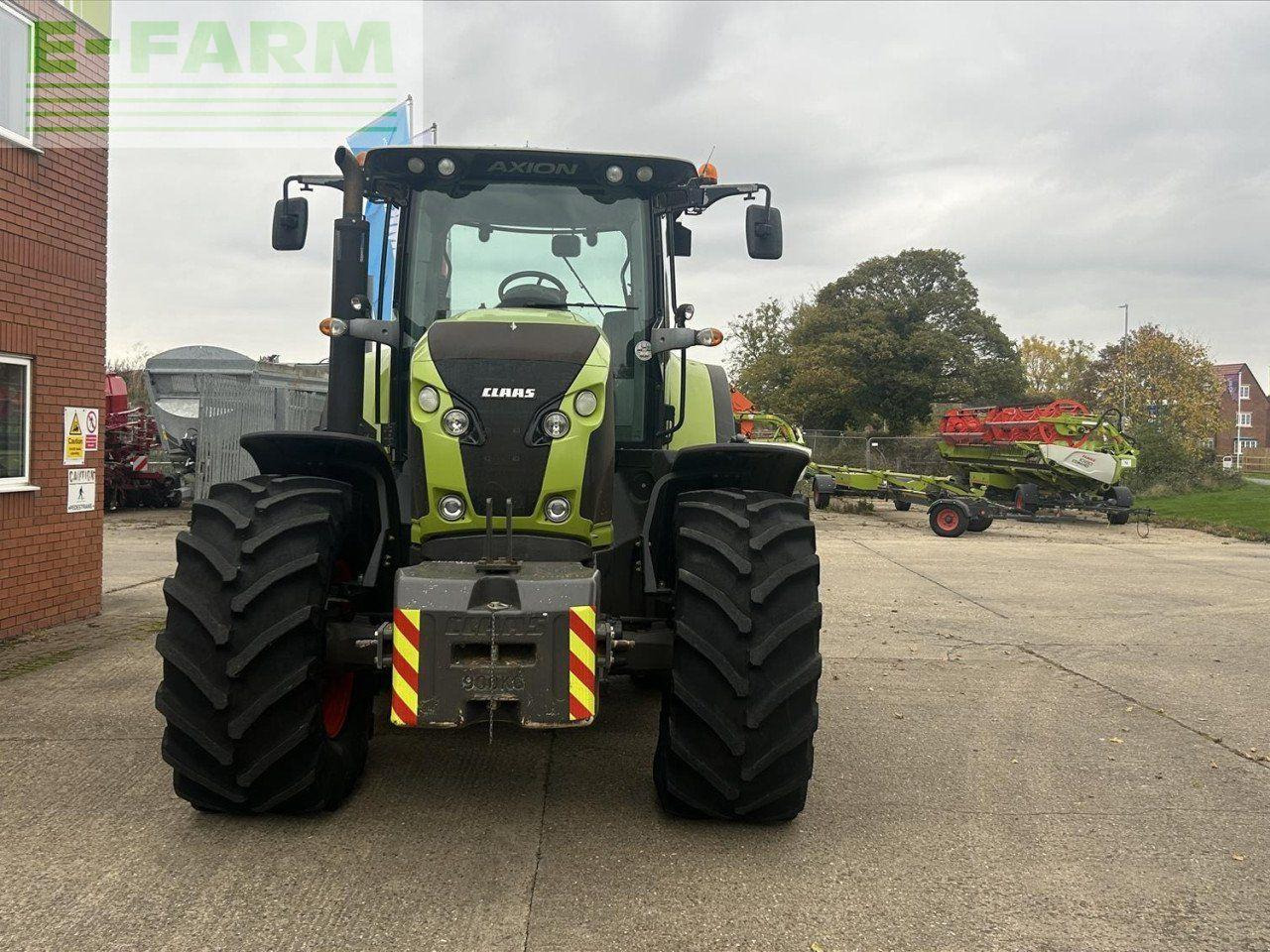CLAAS AXION 830 - Traktor: 2 kép. CLAAS AXION 830 - Traktor: 2 kép.