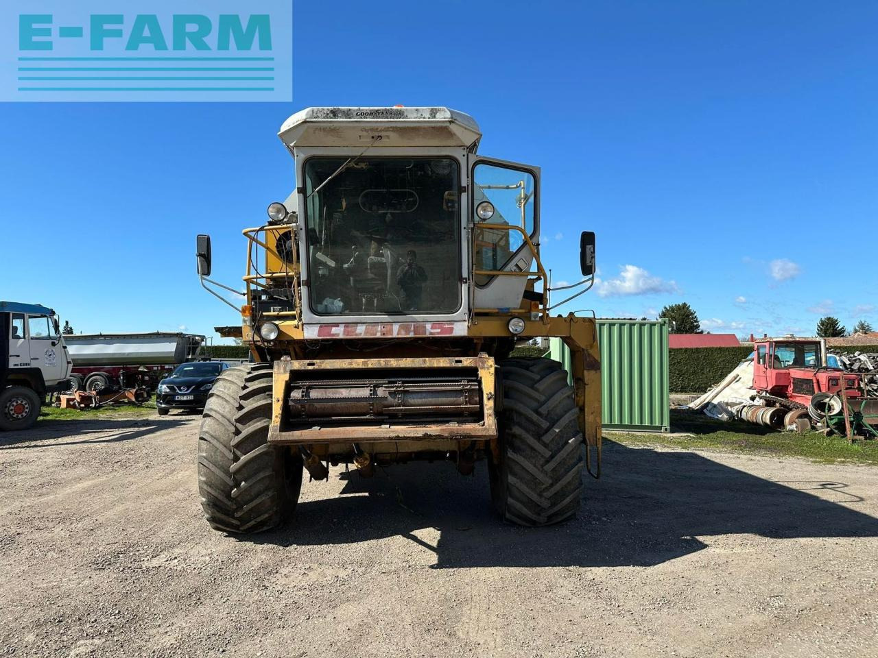 CLAAS Dominator 106 - Kombájn: 2 kép. CLAAS Dominator 106 - Kombájn: 2 kép.