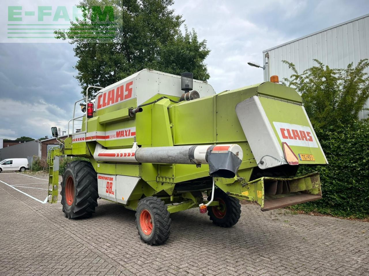 CLAAS Dominator 98 SL Maxi - Kombájn: 2 kép. CLAAS Dominator 98 SL Maxi - Kombájn: 2 kép.