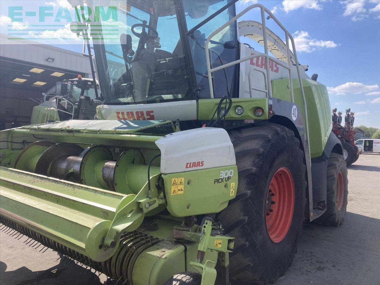 CLAAS JAGUAR 940 C/W PU300 4WD - Önjáró szecskázógép: 3 kép. CLAAS JAGUAR 940 C/W PU300 4WD - Önjáró szecskázógép: 3 kép.