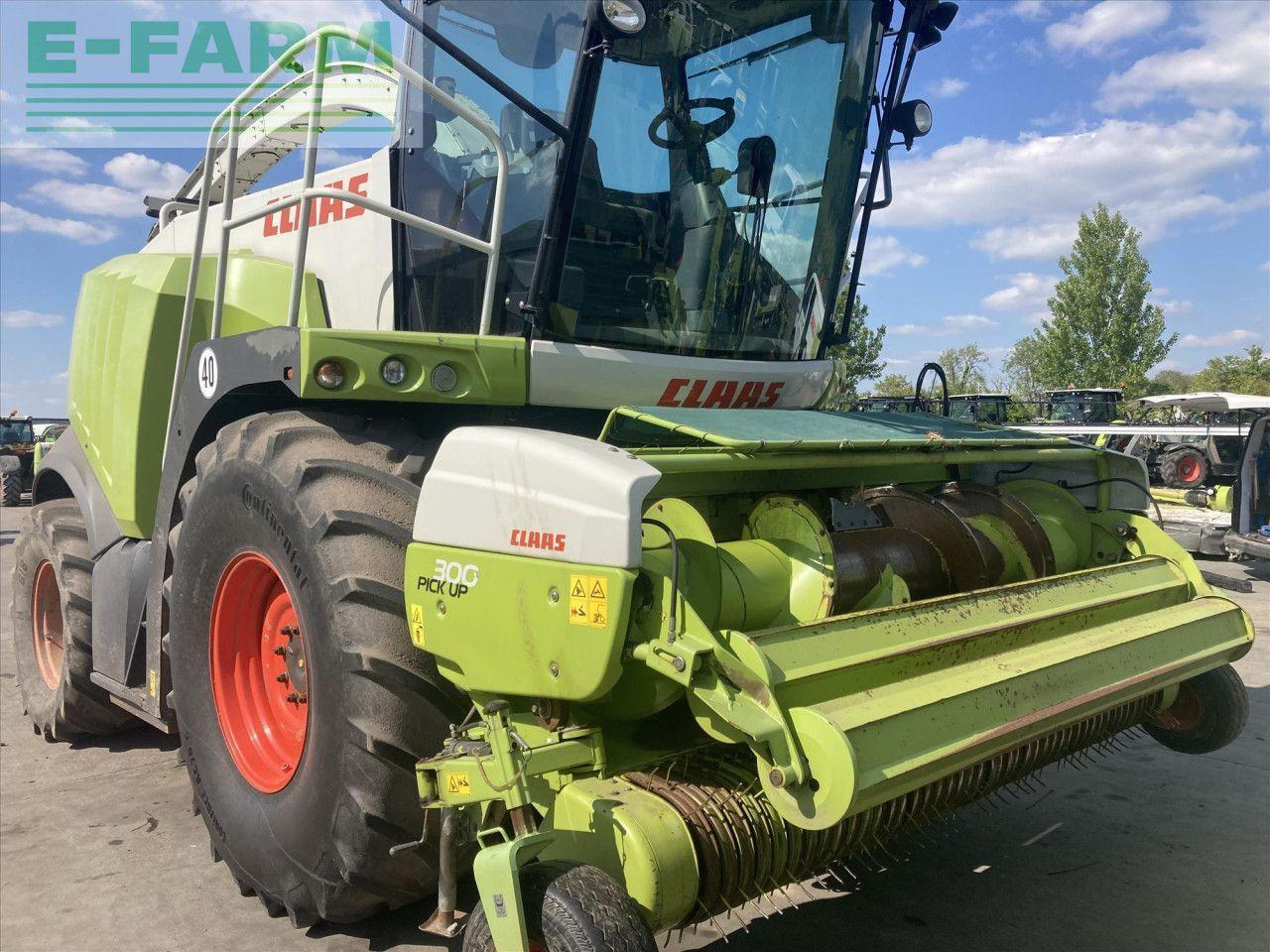 CLAAS JAGUAR 940 C/W PU300 4WD - Önjáró szecskázógép: 2 kép. CLAAS JAGUAR 940 C/W PU300 4WD - Önjáró szecskázógép: 2 kép.