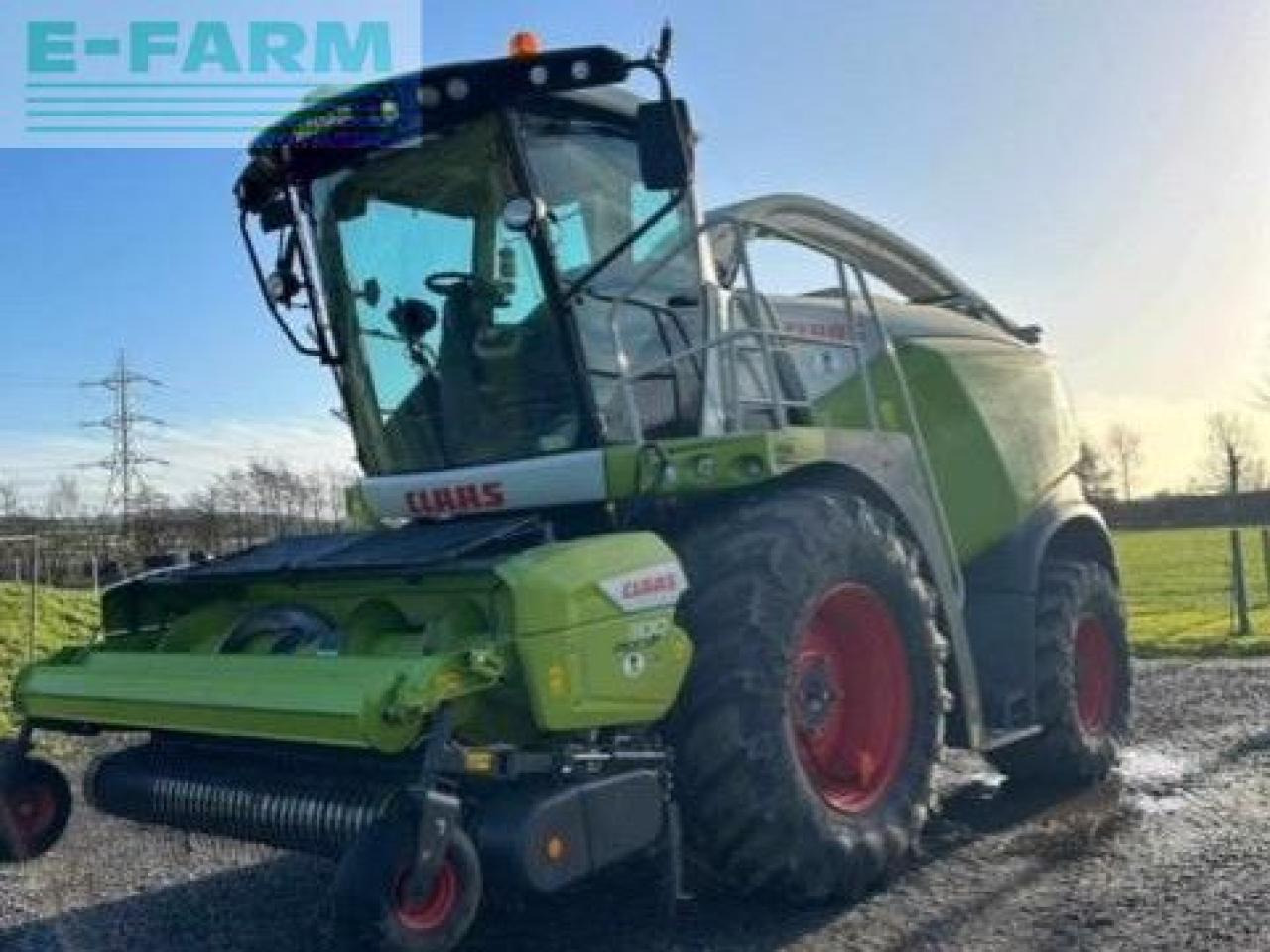 CLAAS JAGUAR 970 4WD - Önjáró szecskázógép: 1 kép. CLAAS JAGUAR 970 4WD - Önjáró szecskázógép: 1 kép.
