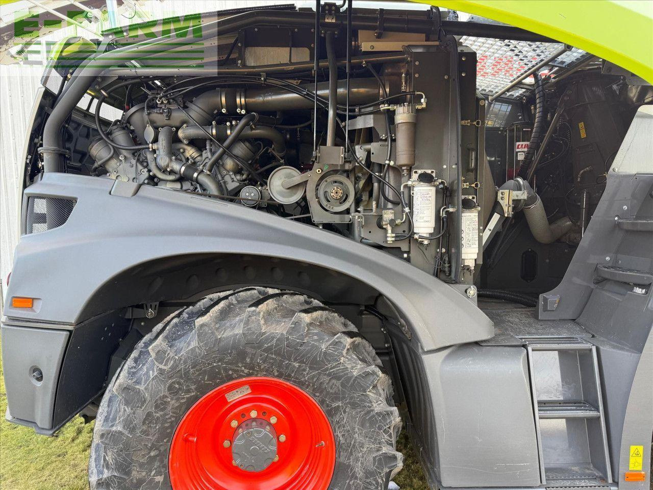 CLAAS JAGUAR 970 4WD - Önjáró szecskázógép: 4 kép. CLAAS JAGUAR 970 4WD - Önjáró szecskázógép: 4 kép.