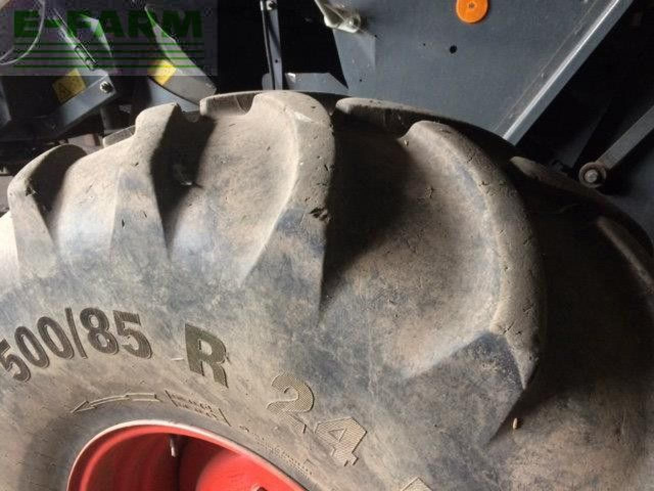 CLAAS LEXION 570 TT - Kombájn: 4 kép. CLAAS LEXION 570 TT - Kombájn: 4 kép.