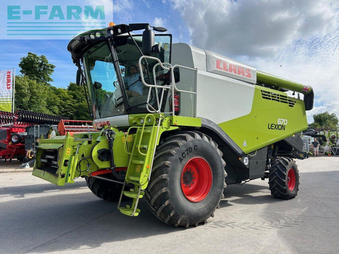 CLAAS LEXION 670 M T4F - Kombájn: 1 kép. CLAAS LEXION 670 M T4F - Kombájn: 1 kép.