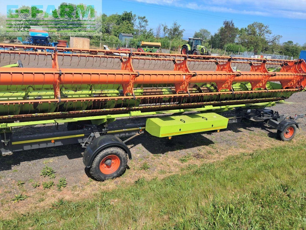 CLAAS LEXION 670TT - Kombájn: 2 kép. CLAAS LEXION 670TT - Kombájn: 2 kép.