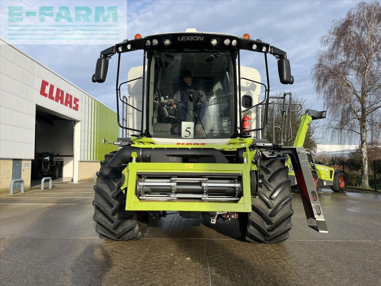 CLAAS LEXION 6900 - Kombájn: 2 kép. CLAAS LEXION 6900 - Kombájn: 2 kép.