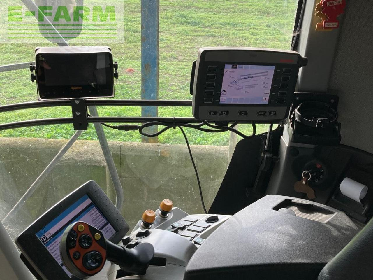 CLAAS LEXION 750 TT - Kombájn: 3 kép. CLAAS LEXION 750 TT - Kombájn: 3 kép.