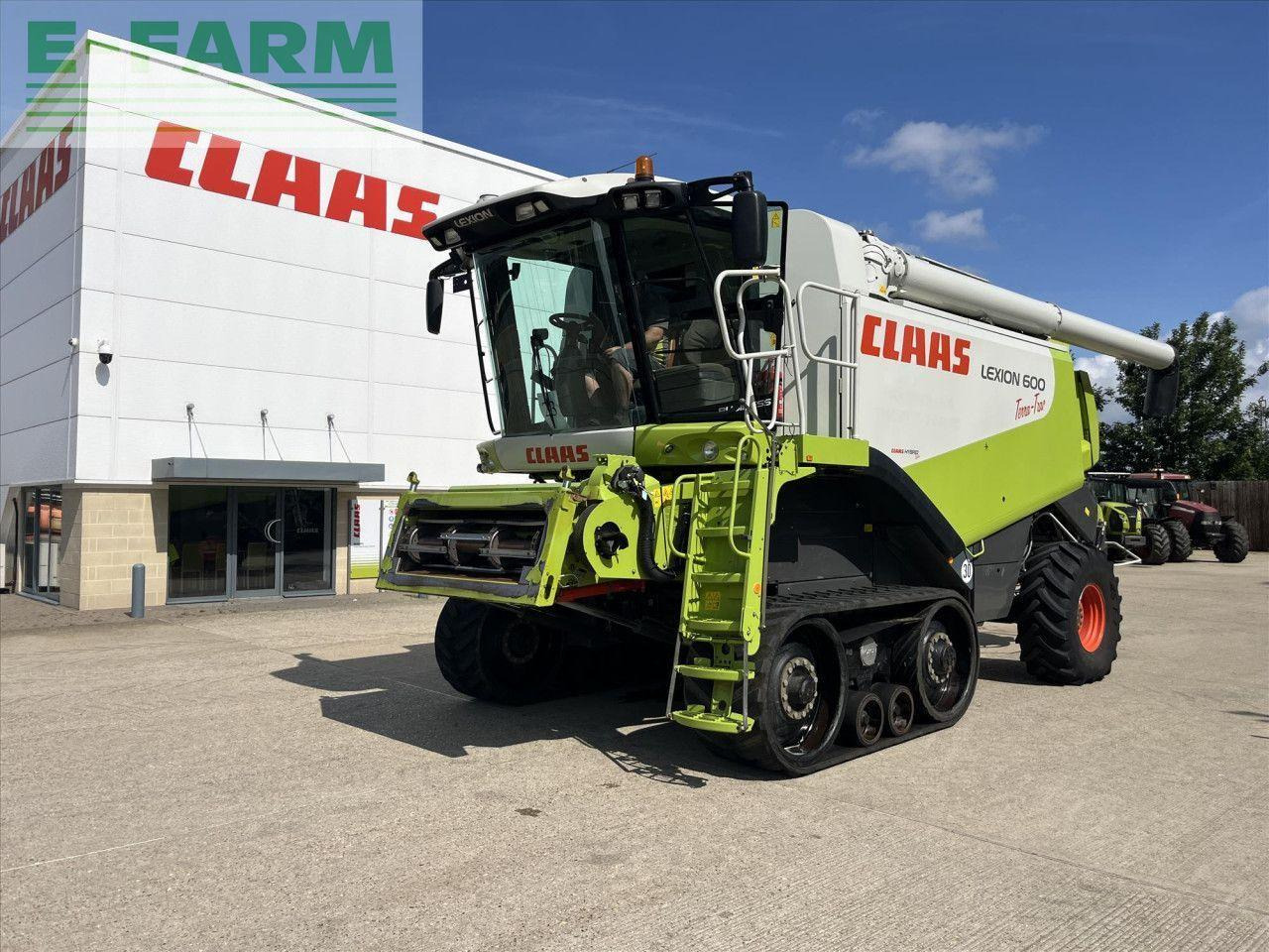 CLAAS LEXION 750 TT - Kombájn: 1 kép. CLAAS LEXION 750 TT - Kombájn: 1 kép.
