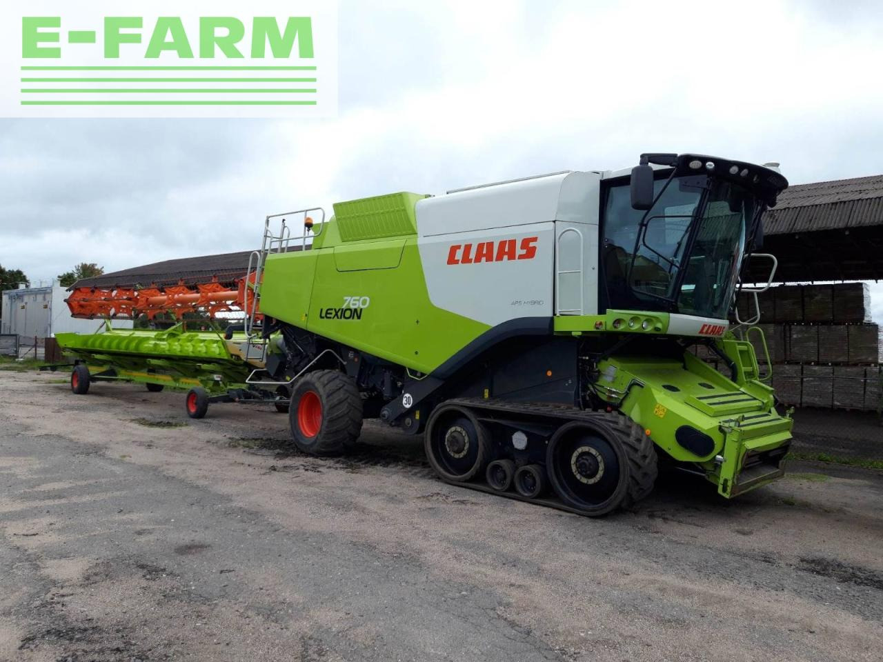CLAAS LEXION 760 TERRA TRAC - Kombájn: 4 kép. CLAAS LEXION 760 TERRA TRAC - Kombájn: 4 kép.