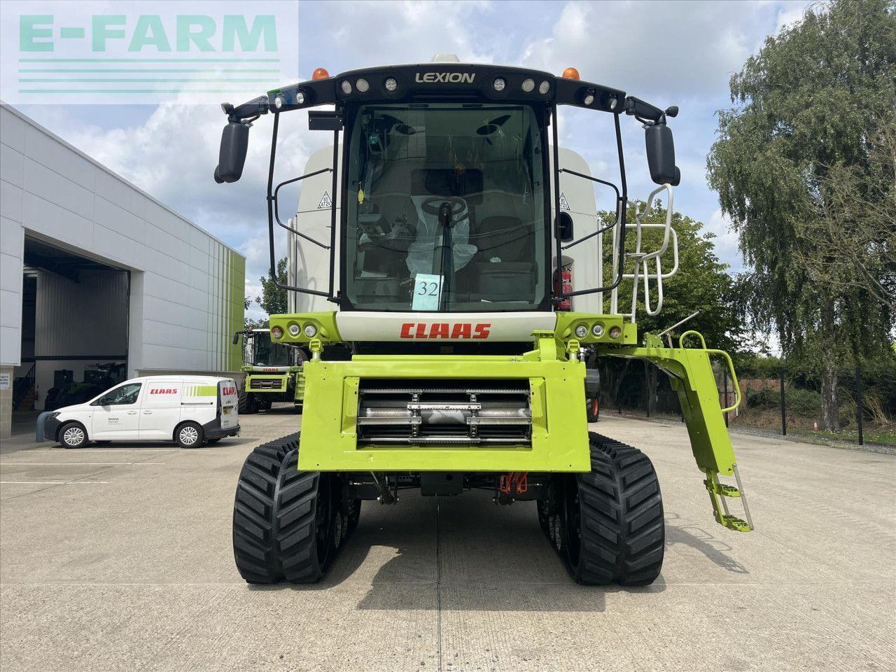 CLAAS LEXION 760 TT - Kombájn: 2 kép. CLAAS LEXION 760 TT - Kombájn: 2 kép.