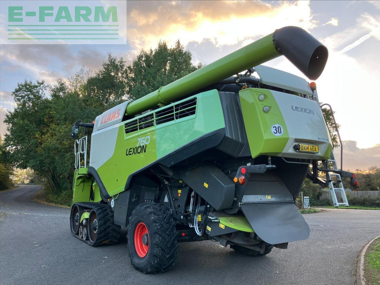 CLAAS LEXION 760TT C/W V1050 CUTTERBAR - Kombájn: 4 kép. CLAAS LEXION 760TT C/W V1050 CUTTERBAR - Kombájn: 4 kép.