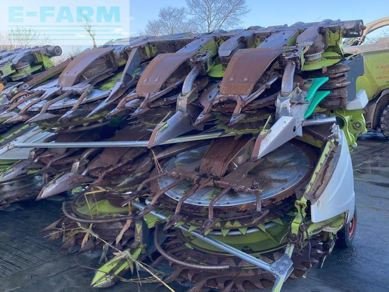 CLAAS ORBIS 900 MAIZE HEAD - Önjáró szecskázógép: 2 kép. CLAAS ORBIS 900 MAIZE HEAD - Önjáró szecskázógép: 2 kép.