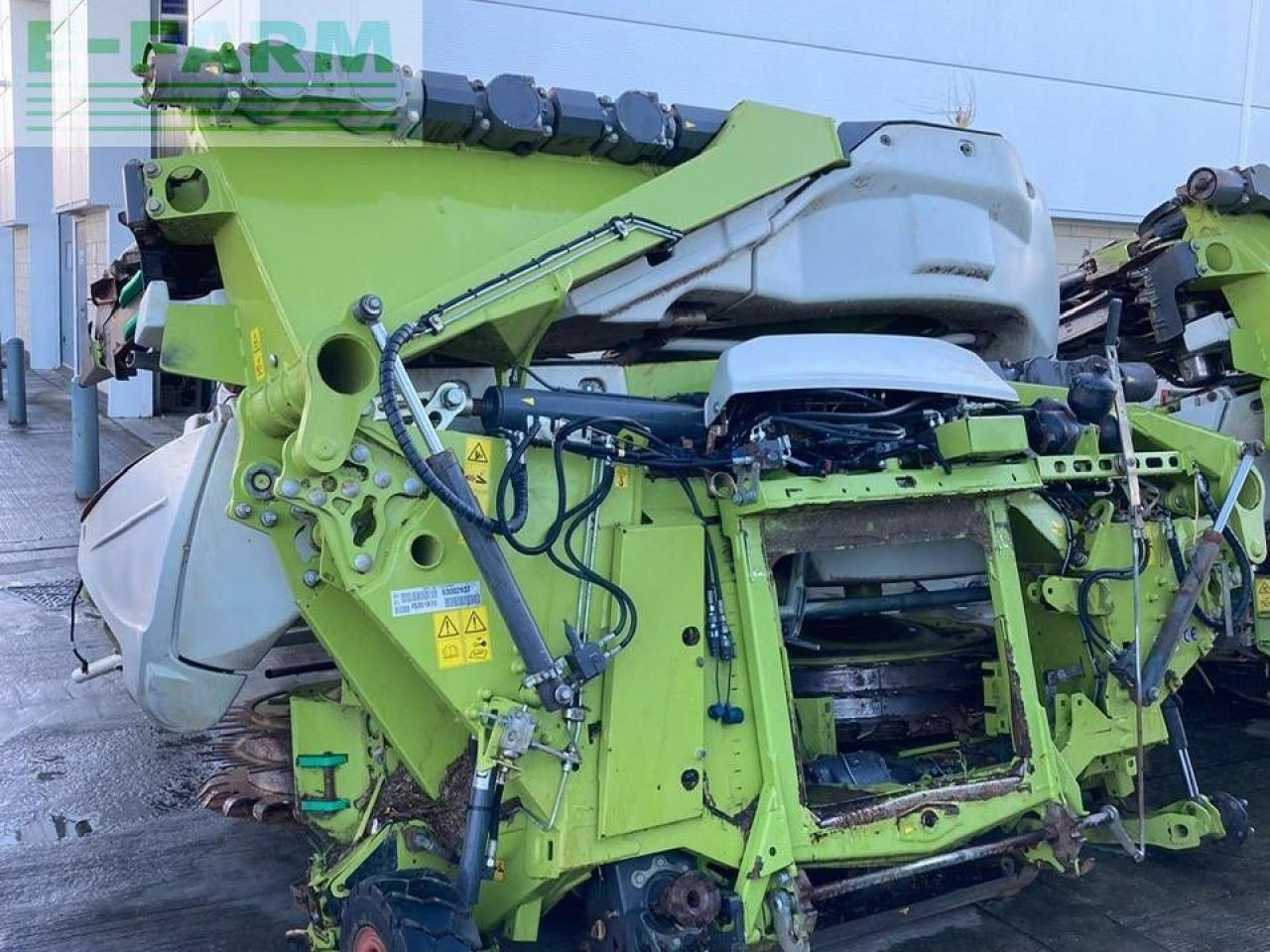 CLAAS ORBIS 900 MAIZE HEAD - Önjáró szecskázógép: 1 kép. CLAAS ORBIS 900 MAIZE HEAD - Önjáró szecskázógép: 1 kép.