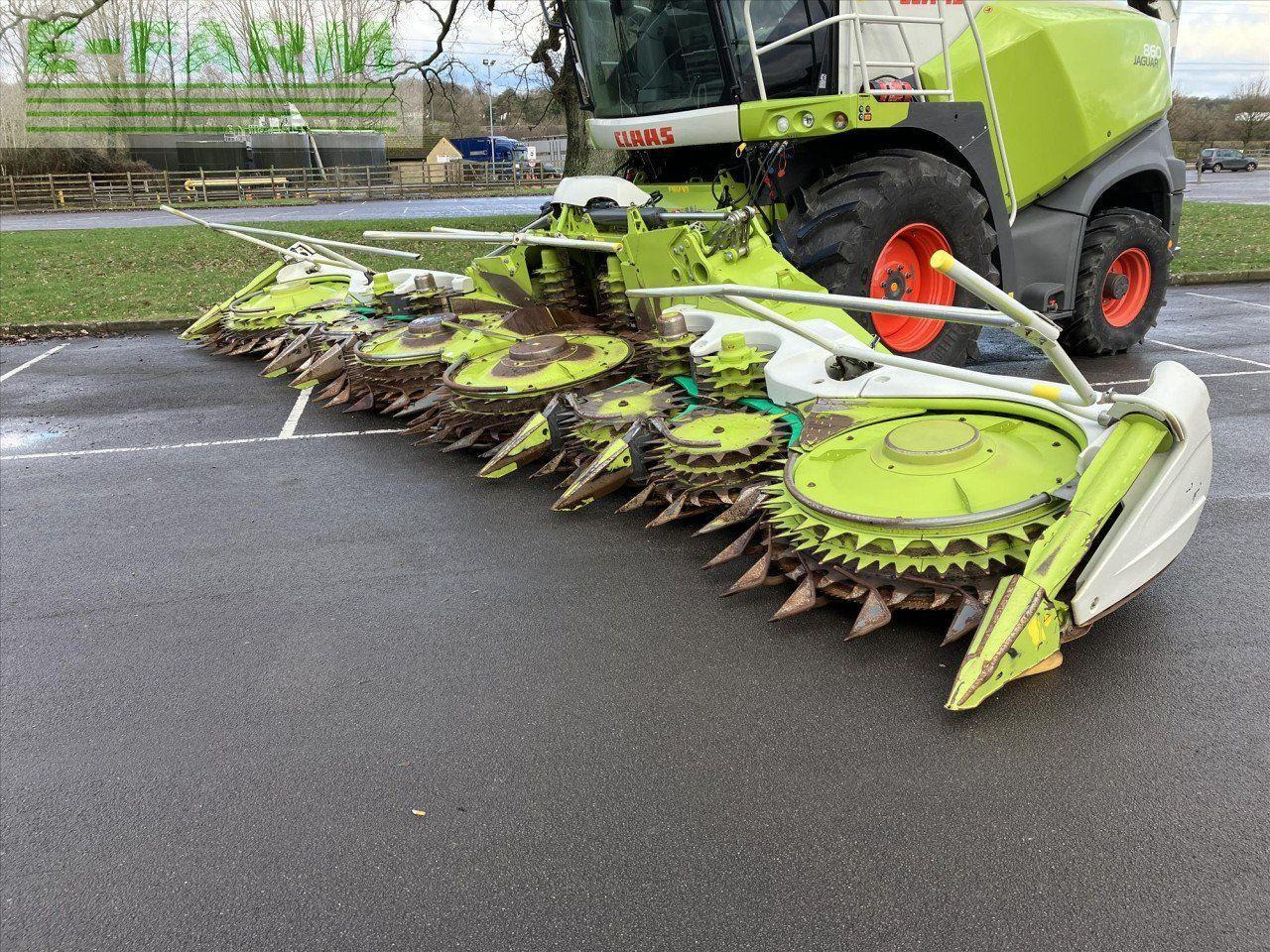 CLAAS ORBIS 900 - Önjáró szecskázógép: 2 kép. CLAAS ORBIS 900 - Önjáró szecskázógép: 2 kép.