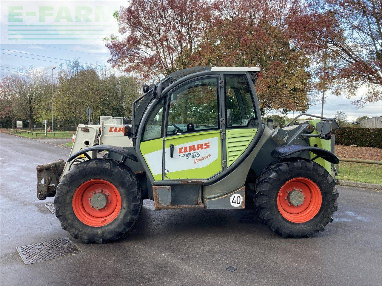 CLAAS SCORPION 7030 - Teleszkópos rakodó: 2 kép. CLAAS SCORPION 7030 - Teleszkópos rakodó: 2 kép.