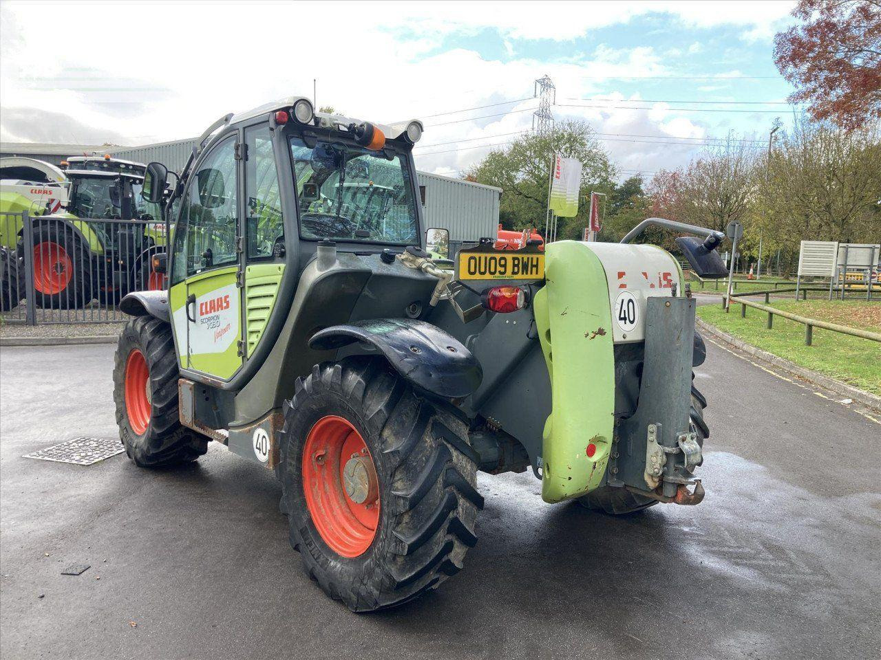 CLAAS SCORPION 7030 - Teleszkópos rakodó: 3 kép. CLAAS SCORPION 7030 - Teleszkópos rakodó: 3 kép.