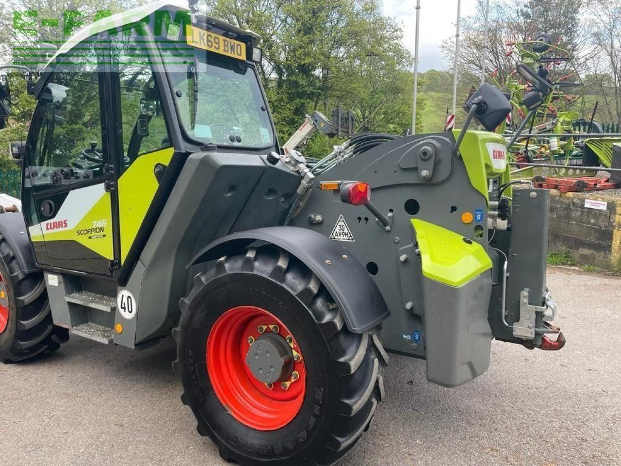 CLAAS SCORPION 746 - Teleszkópos rakodó: 4 kép. CLAAS SCORPION 746 - Teleszkópos rakodó: 4 kép.