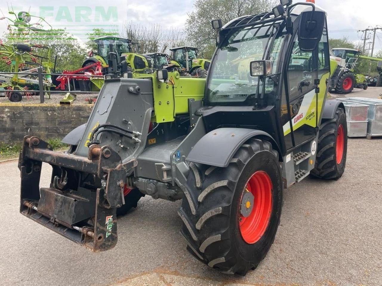 CLAAS SCORPION 746 - Teleszkópos rakodó: 3 kép. CLAAS SCORPION 746 - Teleszkópos rakodó: 3 kép.