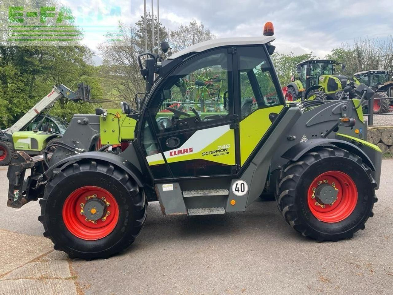 CLAAS SCORPION 746 - Teleszkópos rakodó: 2 kép. CLAAS SCORPION 746 - Teleszkópos rakodó: 2 kép.