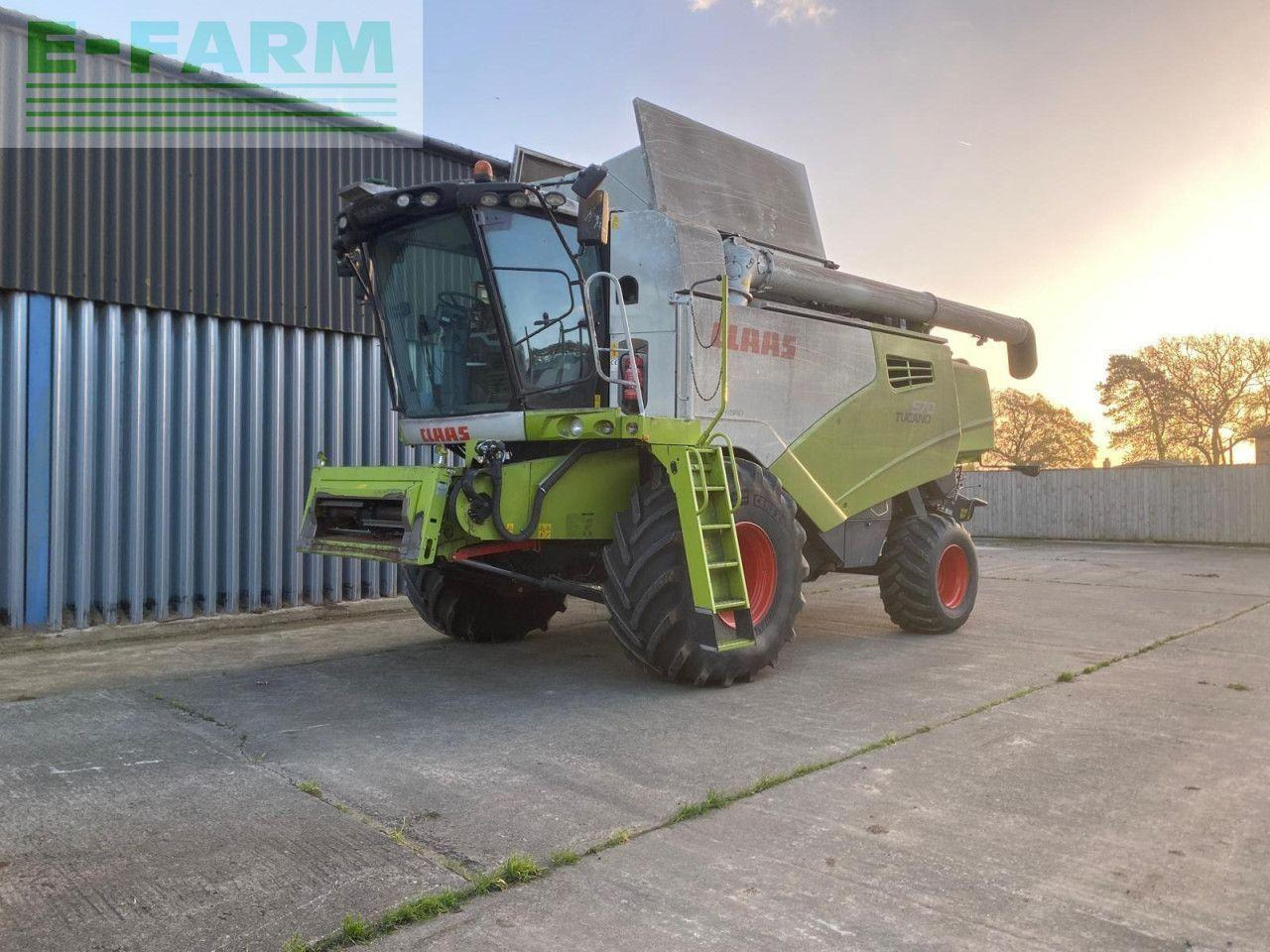 CLAAS TUCANO 570 - Kombájn: 3 kép. CLAAS TUCANO 570 - Kombájn: 3 kép.