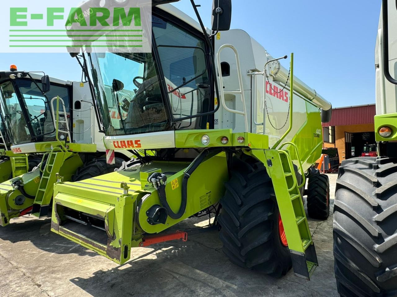 CLAAS Tucano 440 - Kombájn: 1 kép. CLAAS Tucano 440 - Kombájn: 1 kép.