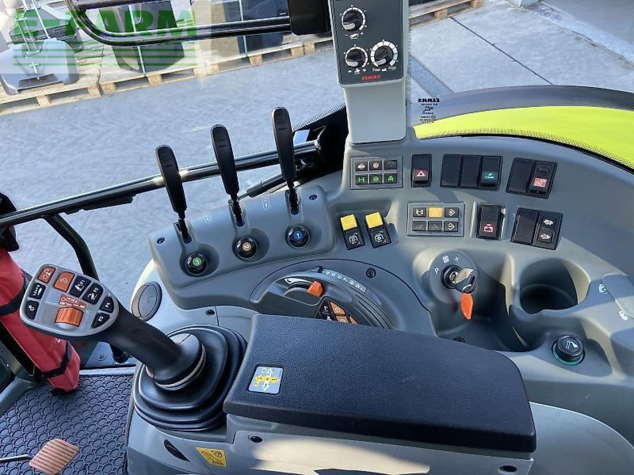 Traktor CLAAS arion 450 stage v (cis) CIS: 12 kép.