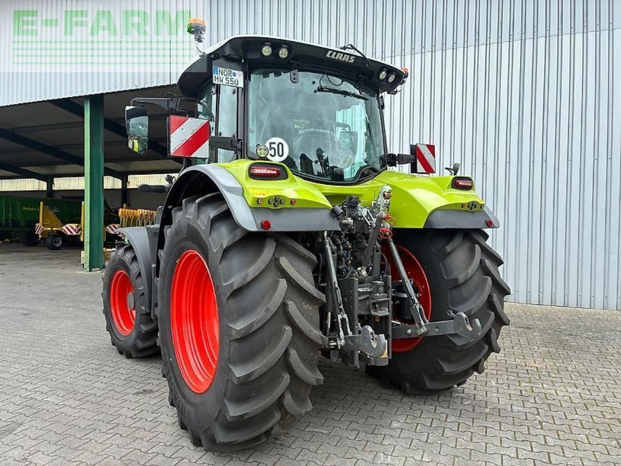 CLAAS arion 550 cmatic - Traktor: 2 kép. CLAAS arion 550 cmatic - Traktor: 2 kép.