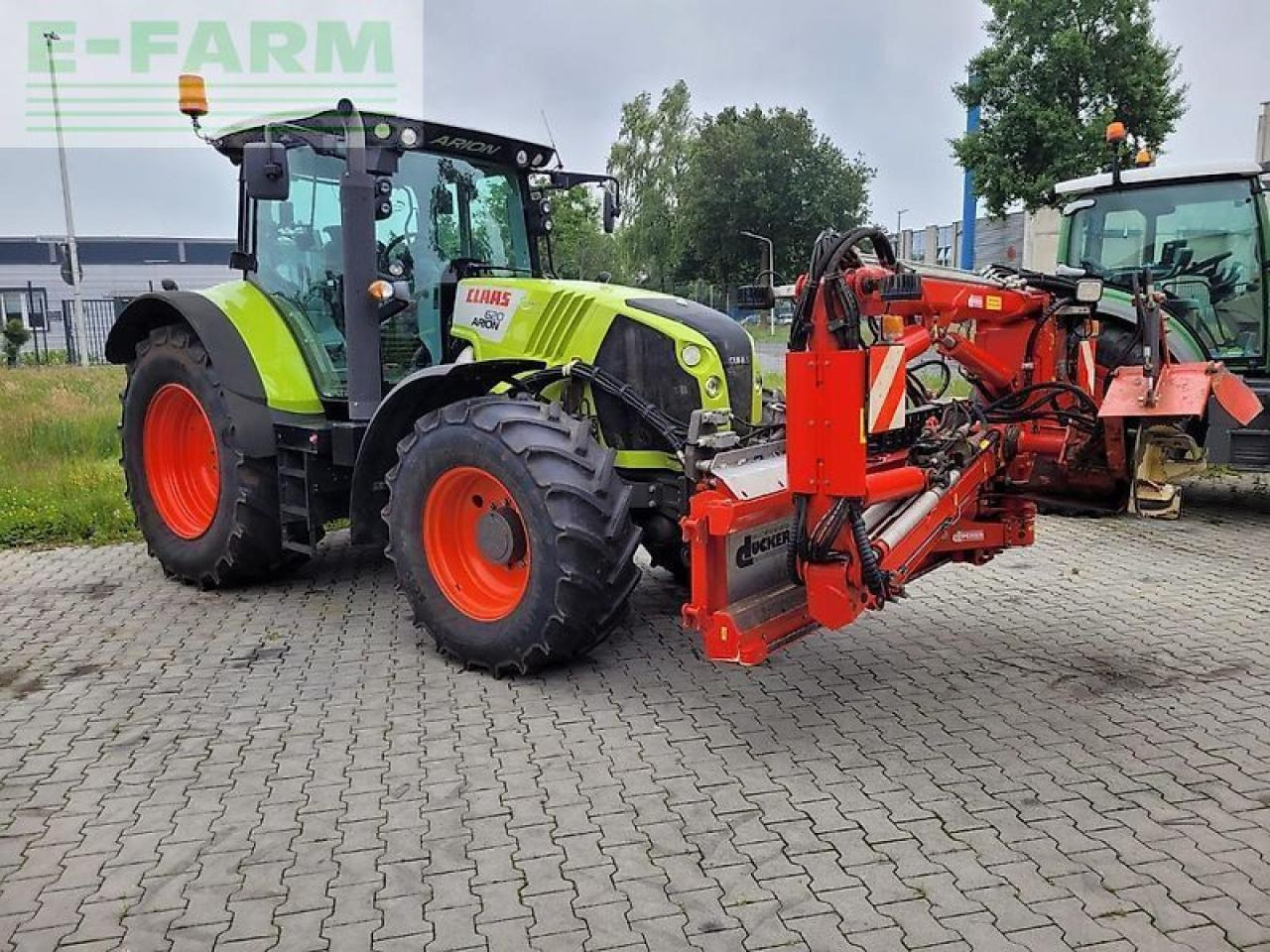 CLAAS arion 620 mit dücker dua 800 ausleger und 2 werkzeugen - Traktor: 1 kép. CLAAS arion 620 mit dücker dua 800 ausleger und 2 werkzeugen - Traktor: 1 kép.
