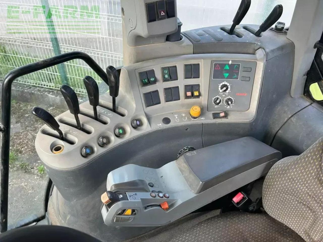 CLAAS arion 630 - Traktor: 2 kép. CLAAS arion 630 - Traktor: 2 kép.