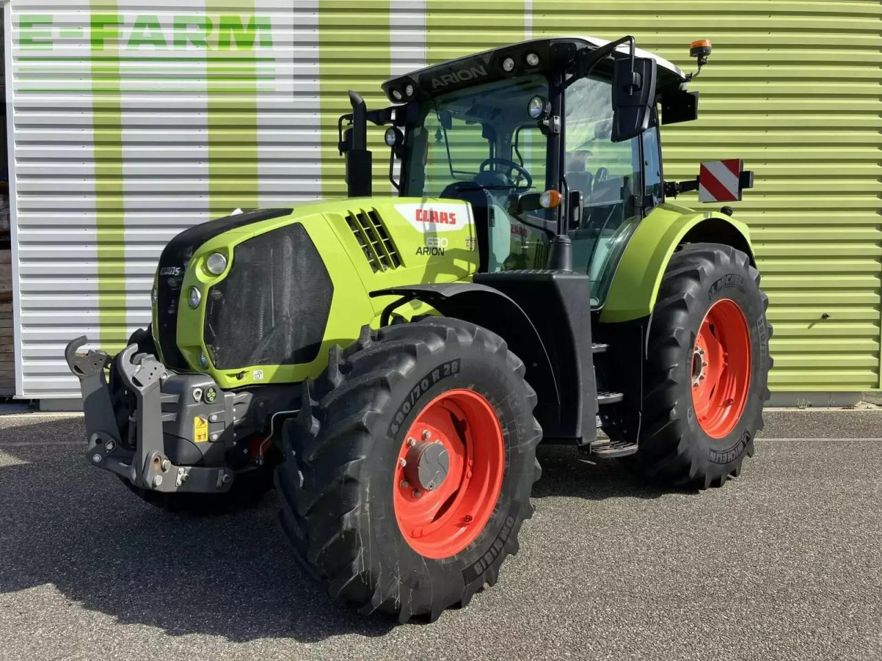 CLAAS arion 630 cis electropilot CIS - Traktor: 1 kép. CLAAS arion 630 cis electropilot CIS - Traktor: 1 kép.