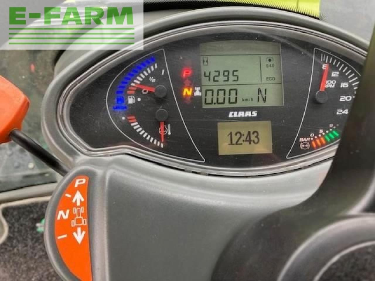 CLAAS axion 810 cm cis+ - Traktor: 3 kép. CLAAS axion 810 cm cis+ - Traktor: 3 kép.